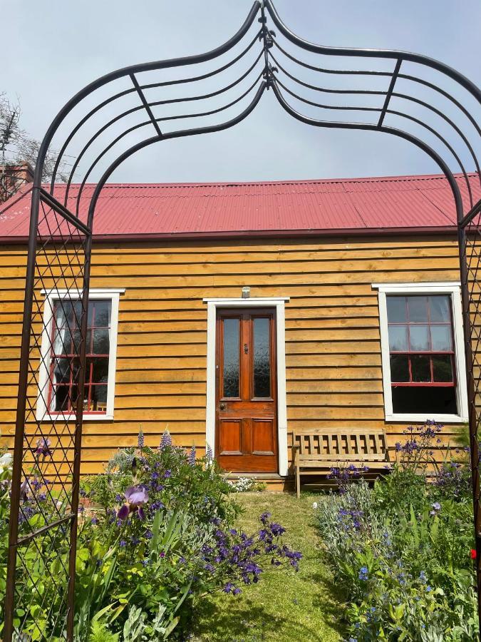 Settler's Apartment *